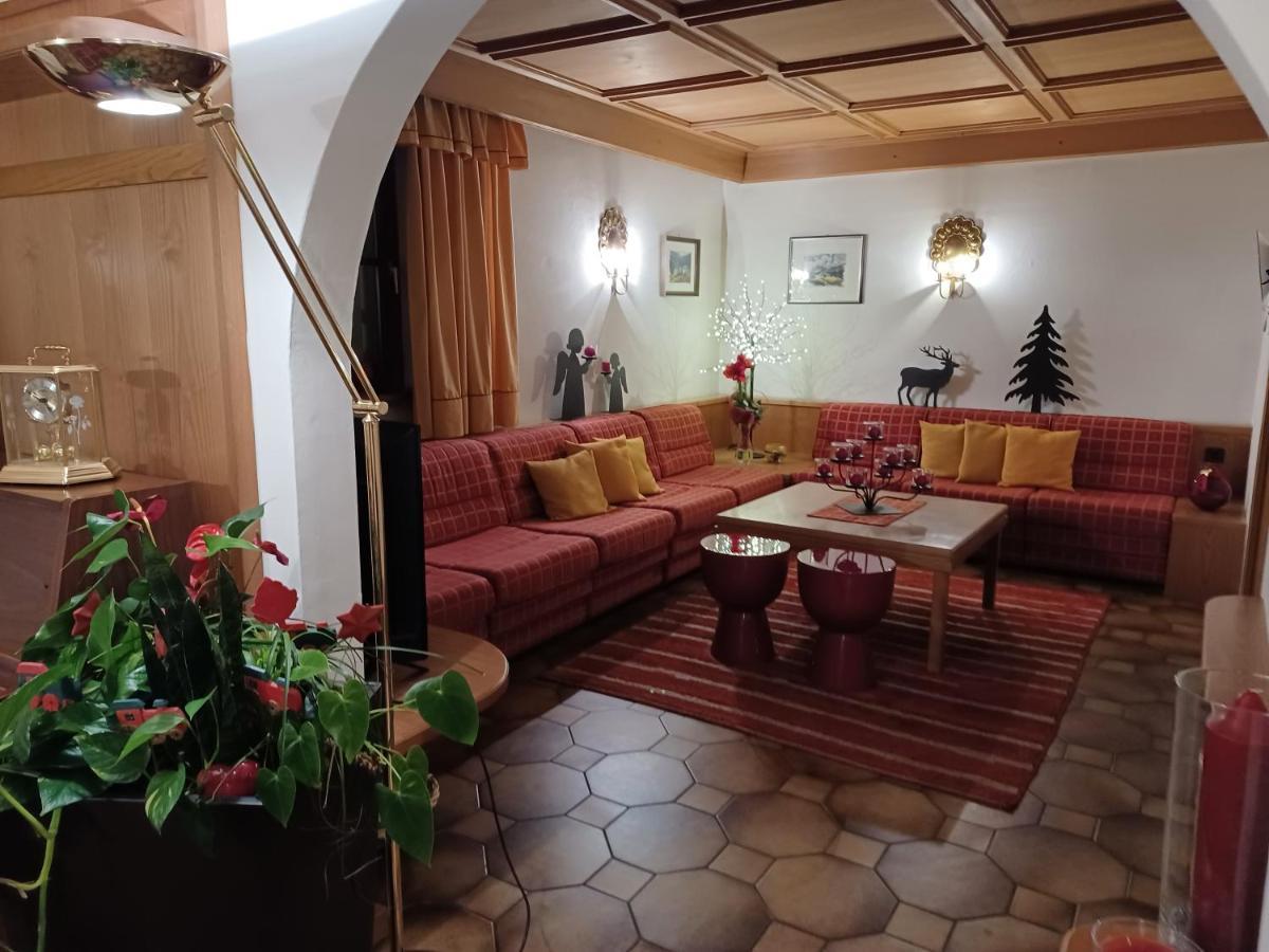 Panorama Garni Ingrid Hotel Dobbiaco Eksteriør billede