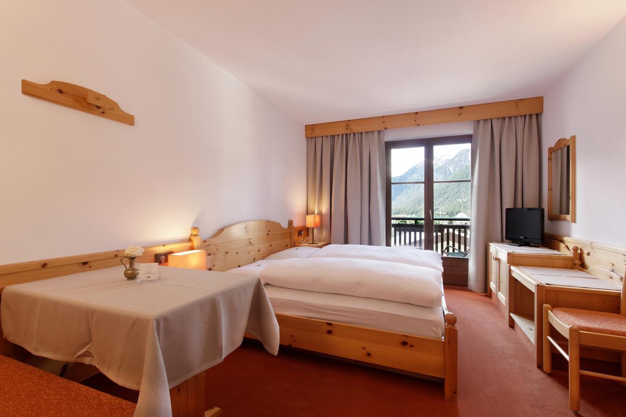 Panorama Garni Ingrid Hotel Dobbiaco Eksteriør billede