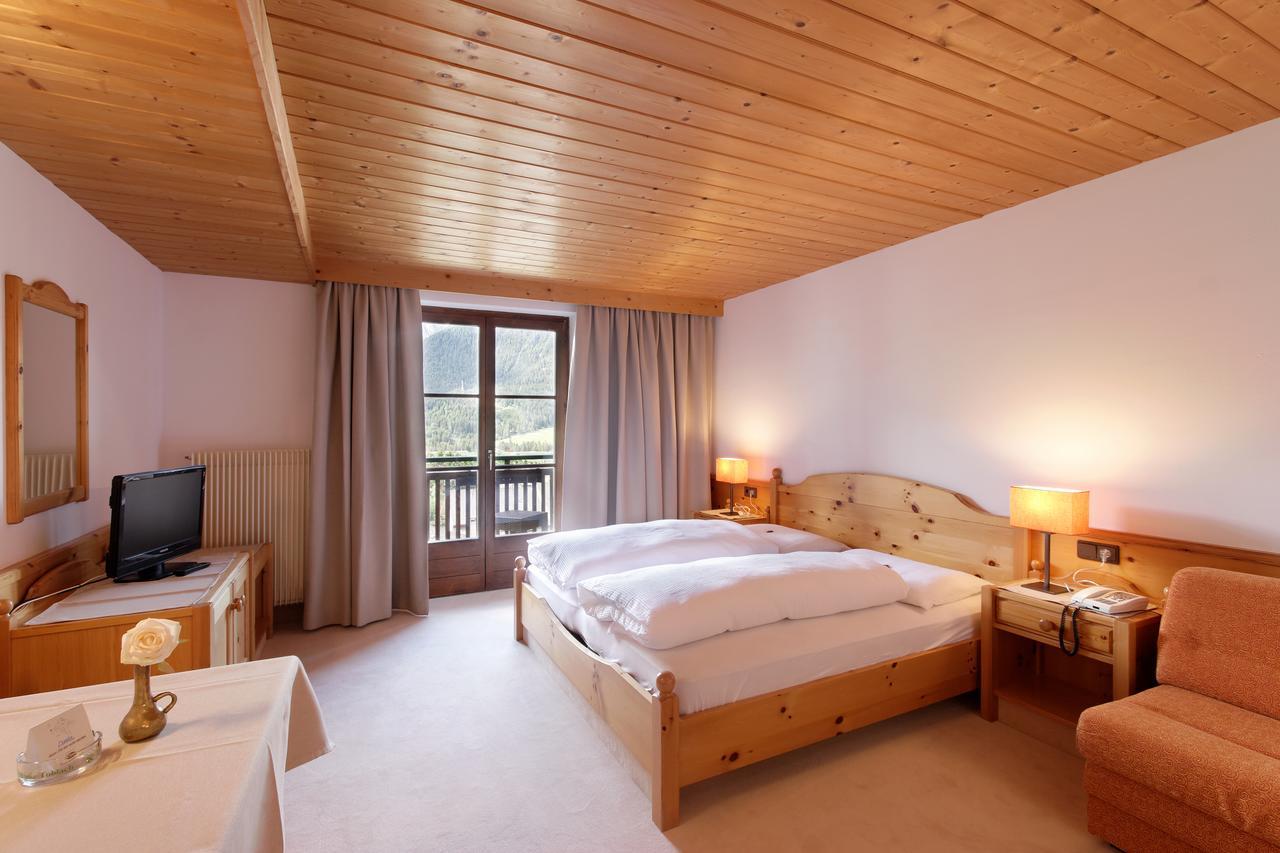 Panorama Garni Ingrid Hotel Dobbiaco Eksteriør billede